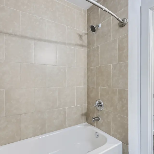 Mueller Crossing - Bathing, Indoors, Tub