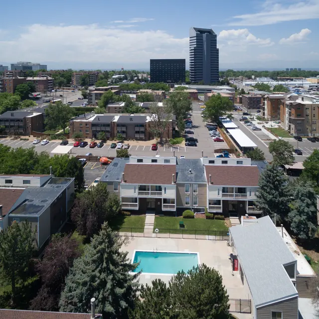 Vantage Point - City, Building, Neighborhood