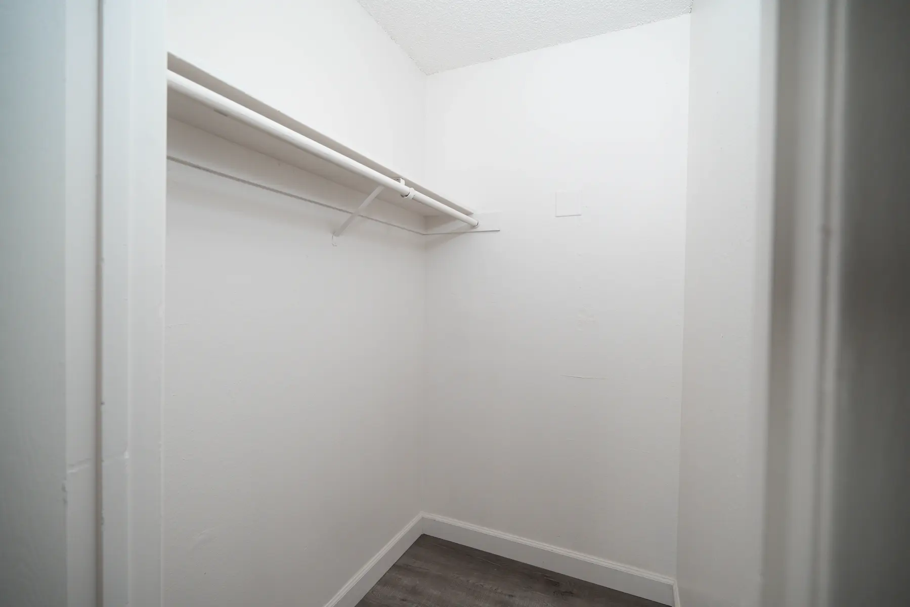 Creekside Oaks - Corner, Indoors