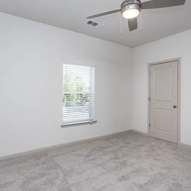 Lakewood Station - Corner, Floor, Appliance