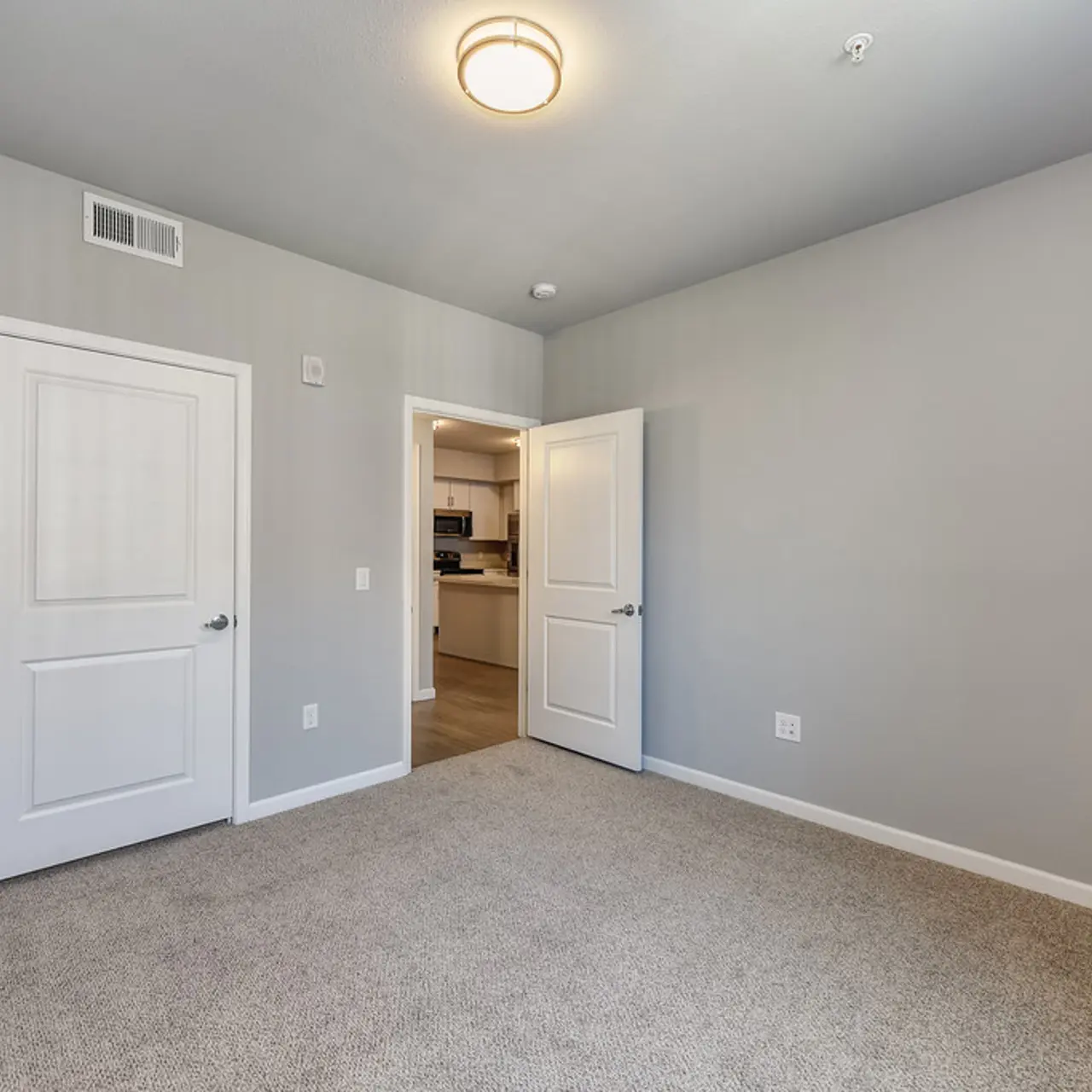 Gateway Station - Room, Flooring