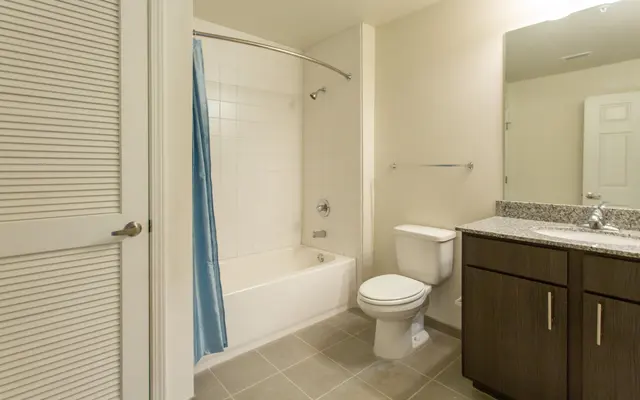 Casañas Village Apartments - Bathroom, Room