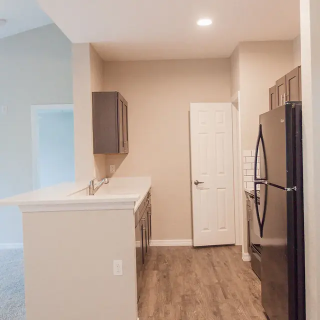 Oakwood Sarasota - Corner, Floor, Appliance