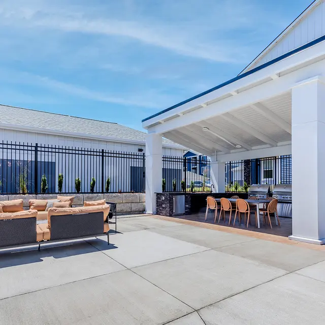 Grilling & Lounge - The Miles at South Cooper Mountain