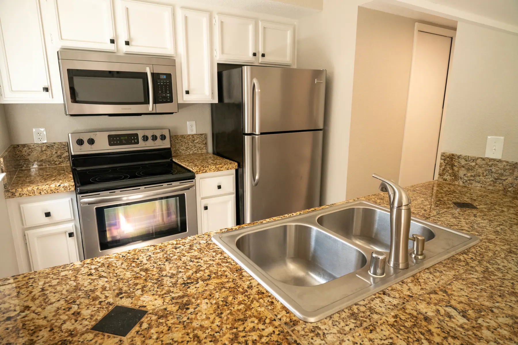 Cedar Court - Oven, Room, Indoors