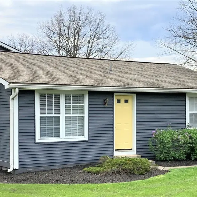 Harbor Ridge Koo - Siding, Housing, Grass