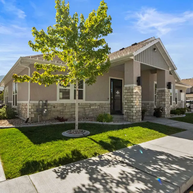 Smithfield Station Townhomes - Neighborhood, Suburb, Grass