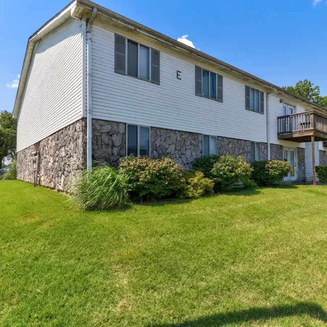 Hillwood Manor - Grass, Plant, Lawn