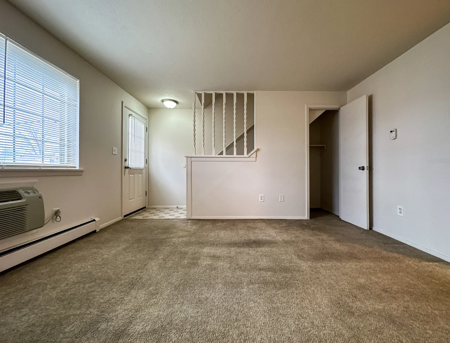 Williamsburg Square - Floor, Flooring, Corner