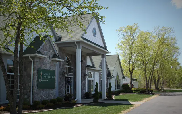 Indian Lake Village Apartments - Suburb, Neighborhood, City