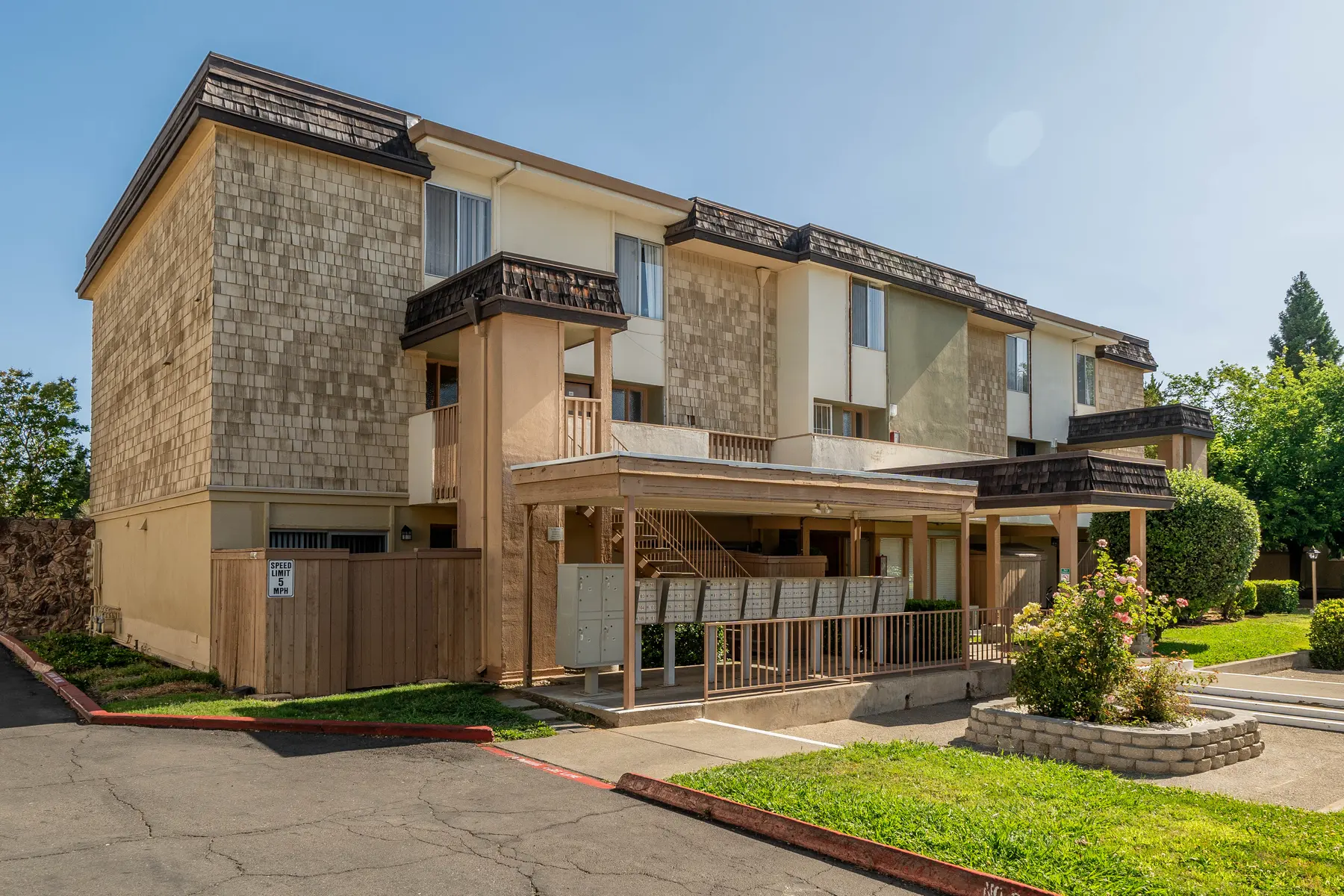 Crestview North - Housing, House, Portico