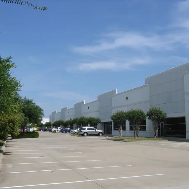 Hutton Court Commerce Center