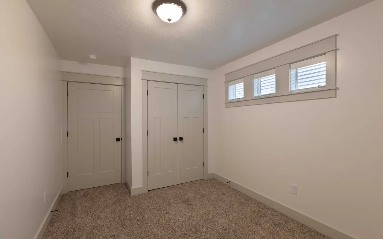 Copperwoods at Harrisville - Corner, Floor, Indoors