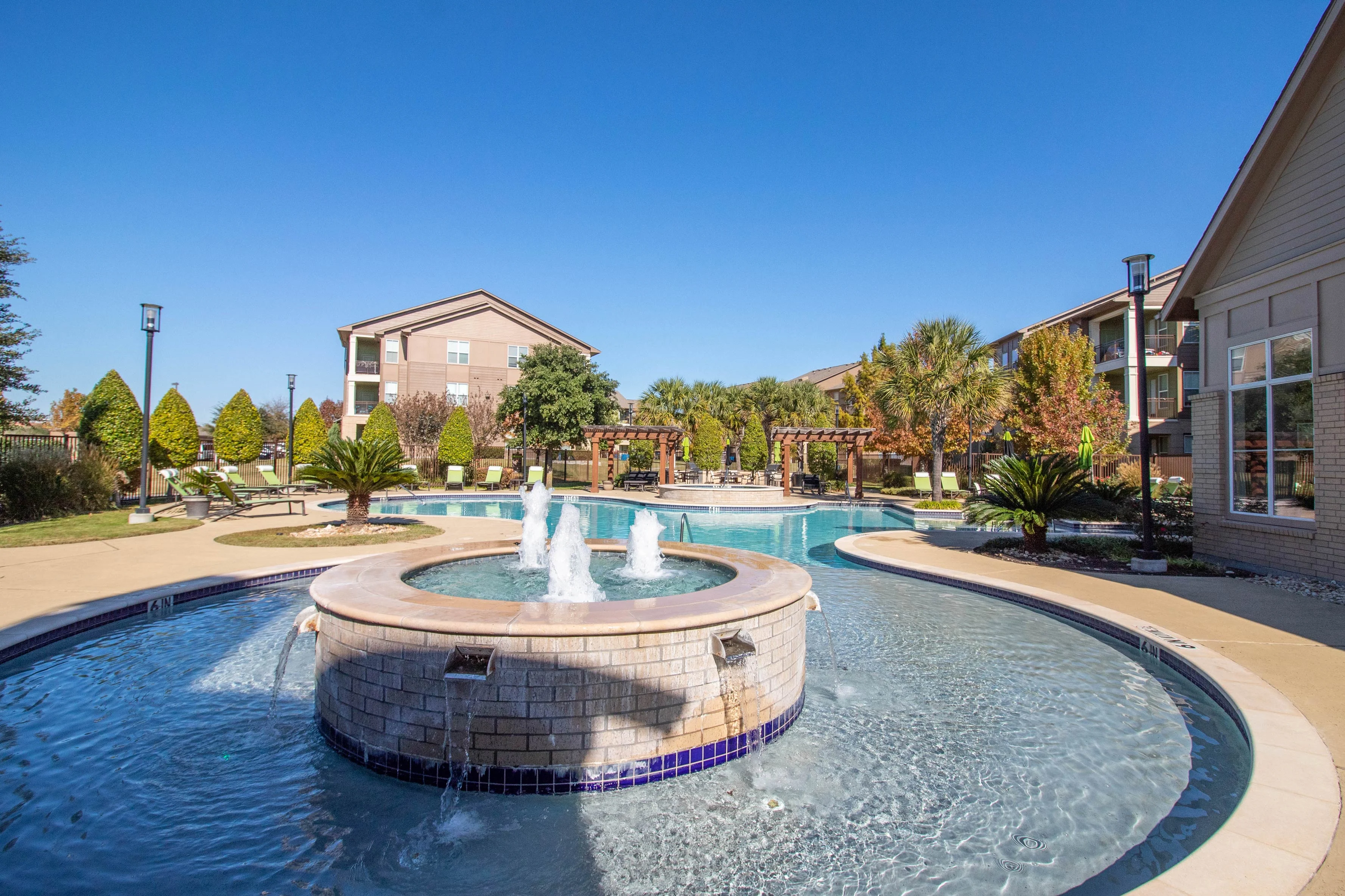 Encore Landing - Building