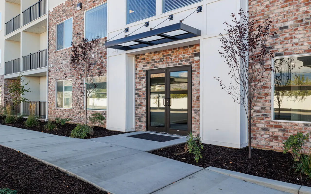 Station on 17th - City, Door, Housing