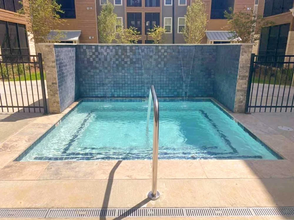 North Village Plaza Apartments - Tub, Pool, Water
