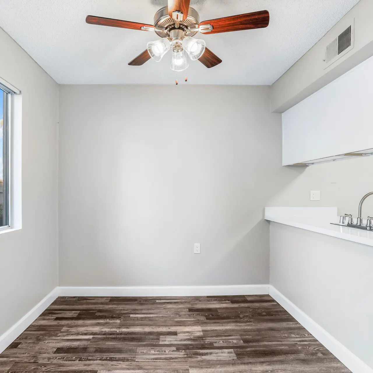 Laurel Oaks - Corner, Interior Design, Indoors