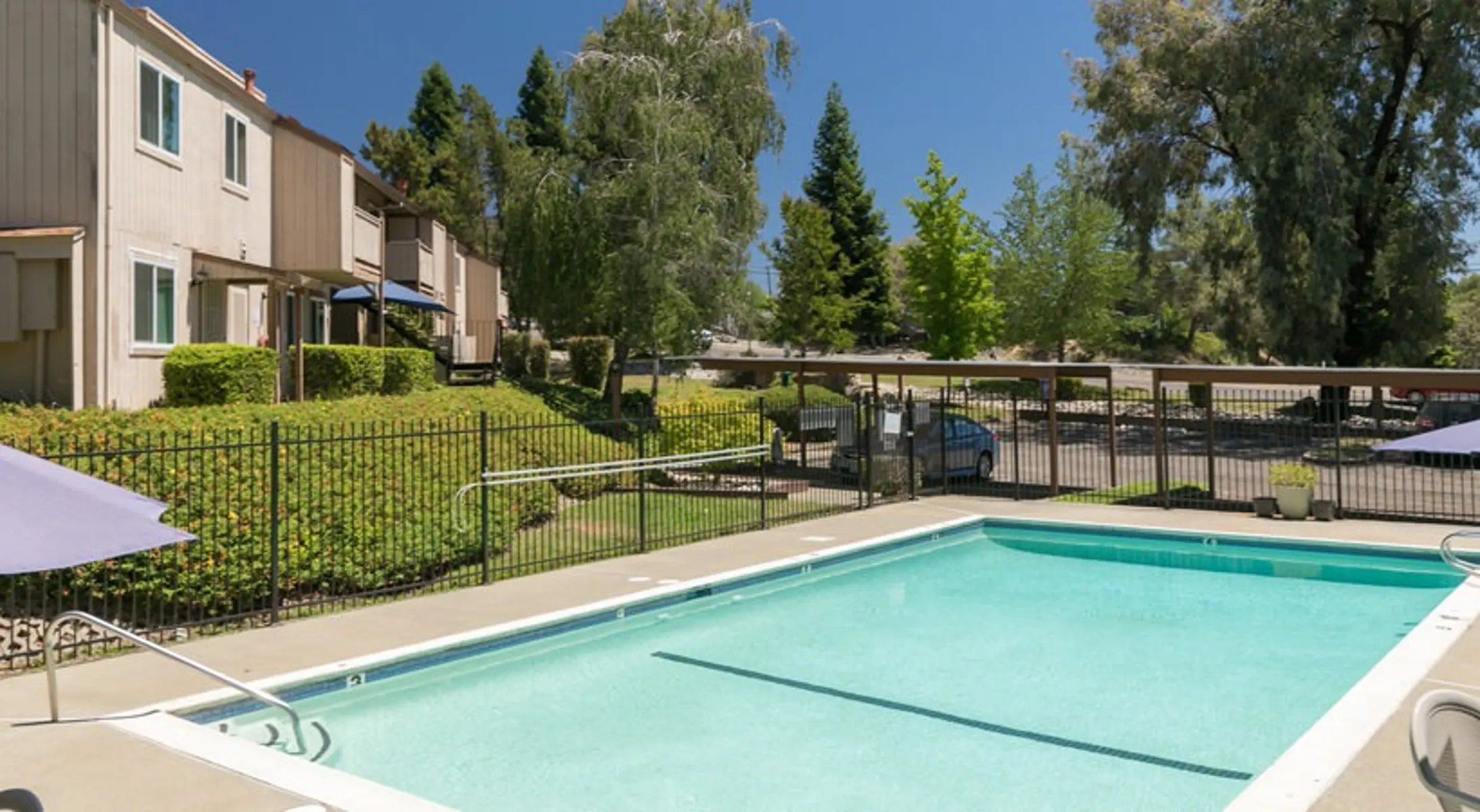 Parkview Apartments - Pool, Yard