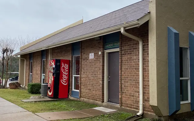 Rio Estates - Gas Pump, Shelter, Housing