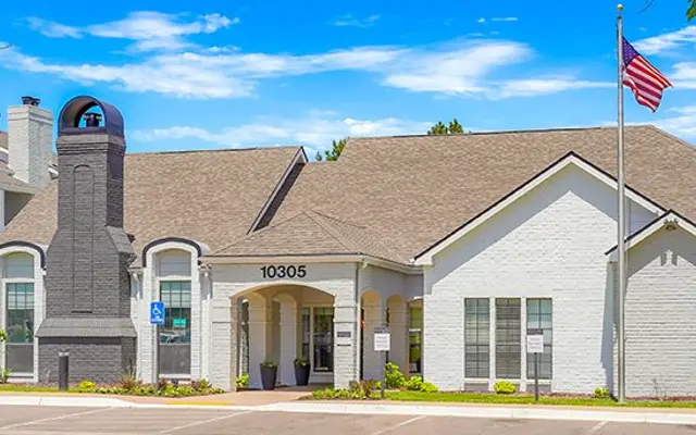 Ezlyn Westminster - House, Urban