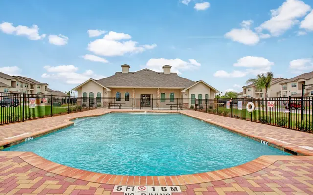 Henderson 1575 Henderson 1575 - Pool