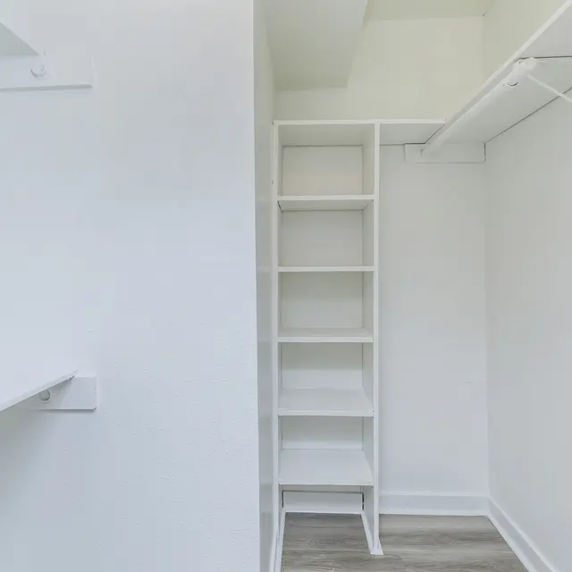 Aviva at North Plaza - Closet