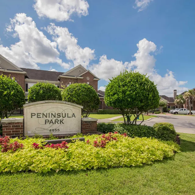 Peninsula Park - Grass, Neighborhood, Suburb