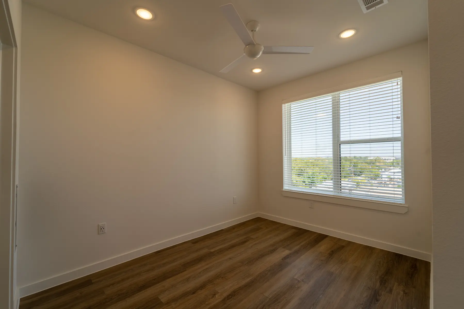 Ellis Highline - Floor, Corner, Flooring