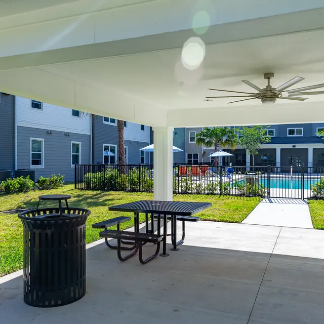 Rochester Park - Housing, Porch, Appliance