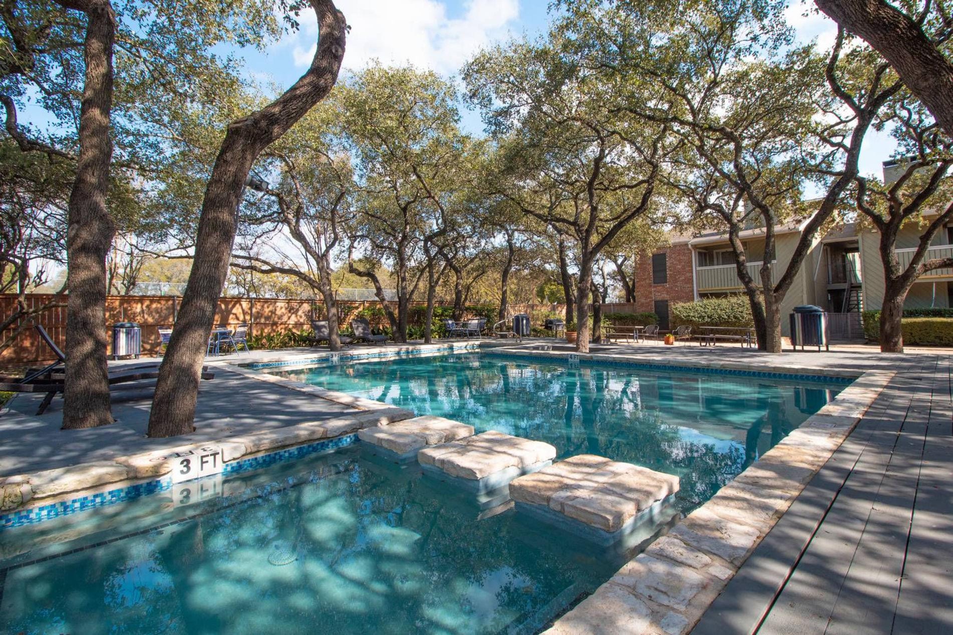 Woodstone Apartments - Pool, Tree, Hotel