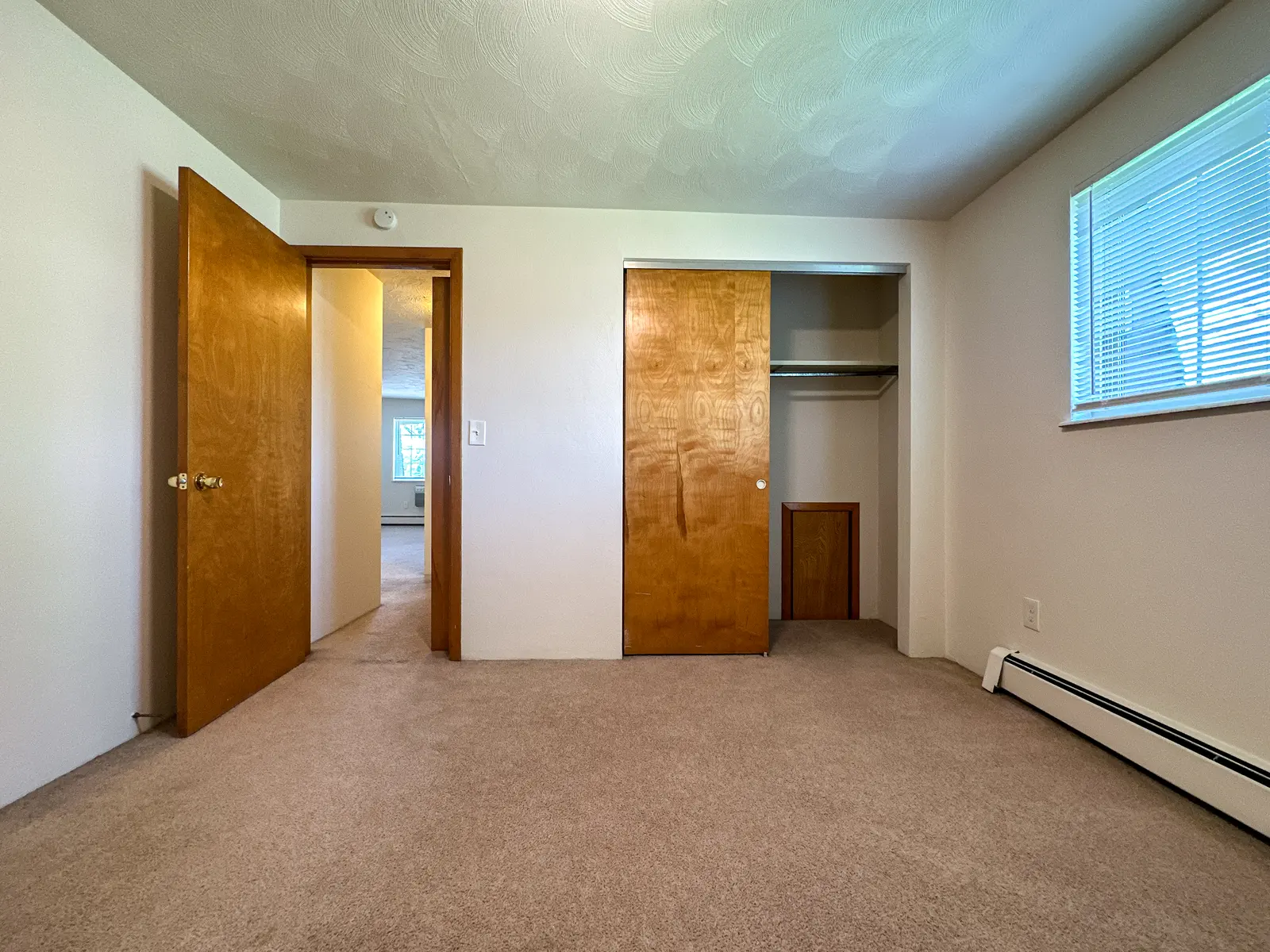 Kingston Square - Corner, Floor, Flooring