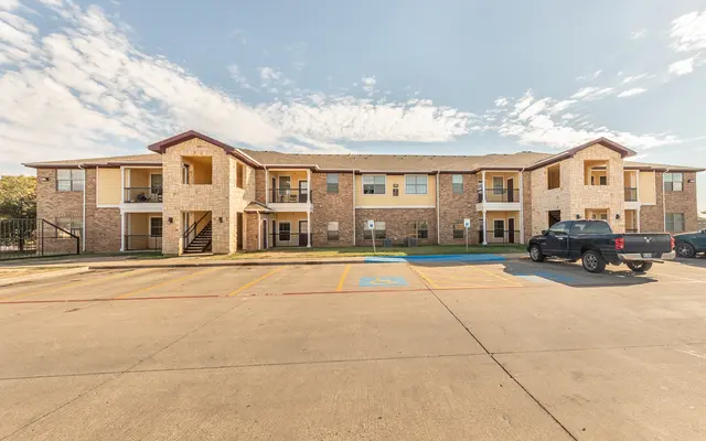 Estrada South II - City, Suburb, Car