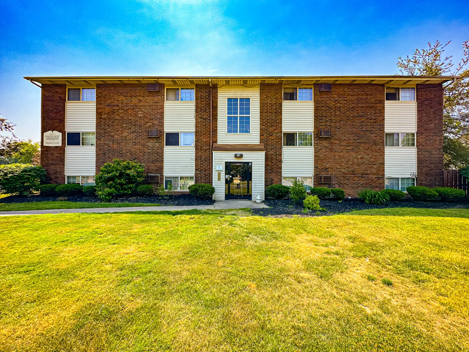 Nantucket - Grass, Lawn, City