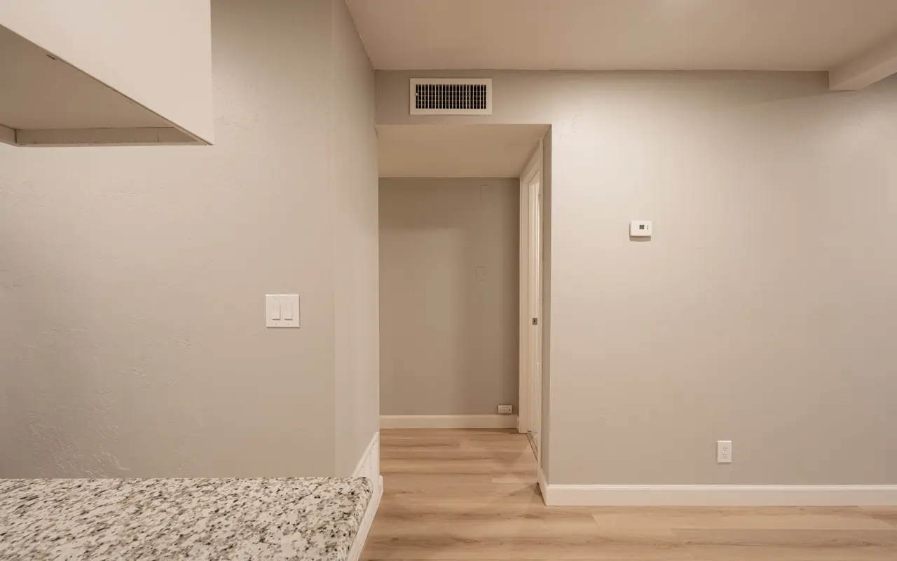 2712 E Street - Corner, Floor, Flooring