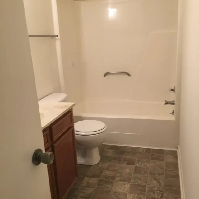 Live Oak - Indoors, Bathroom