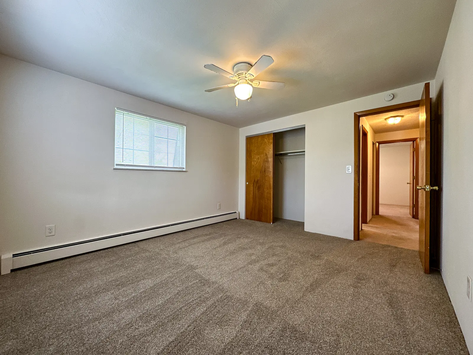 Kingston Square - Corner, Floor, Flooring