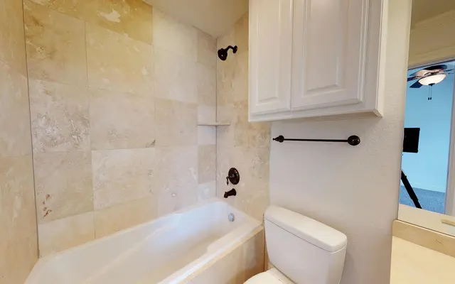 Druid Townhomes - Tub, Room