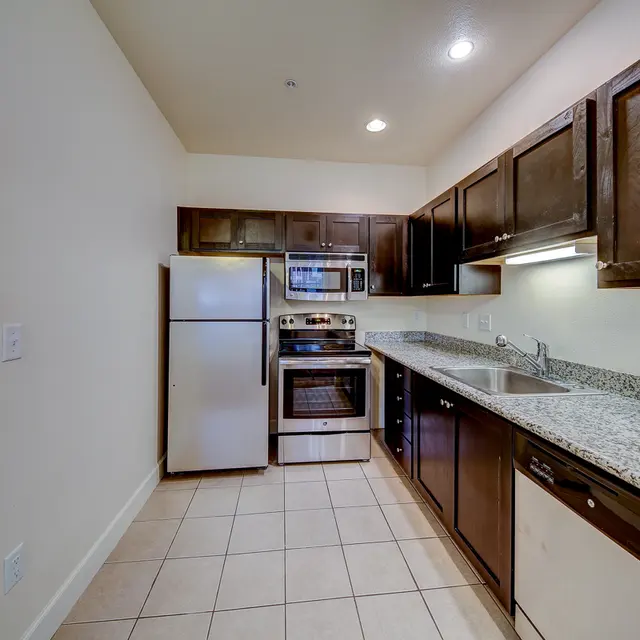 Urban Asset Advisors - Room, Floor