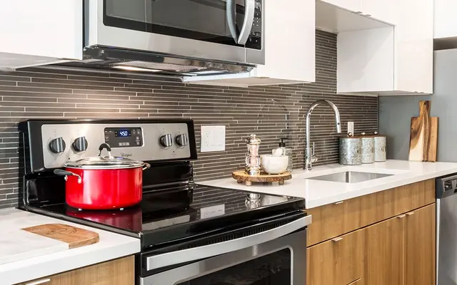 1880 Little Raven - Kitchen