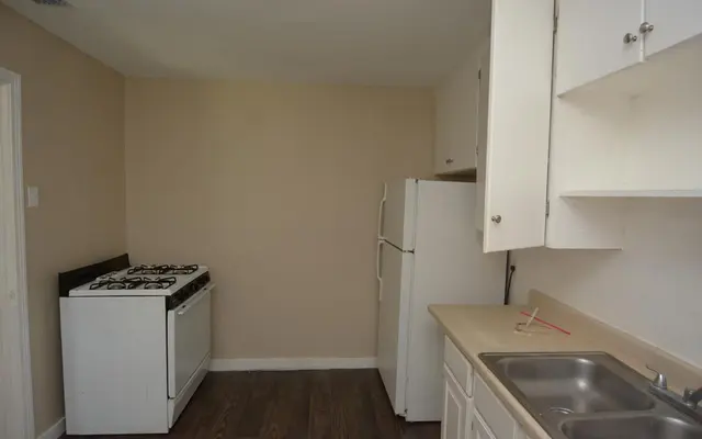 Liberty Village Apartment Homes - Oven, Room, Sink