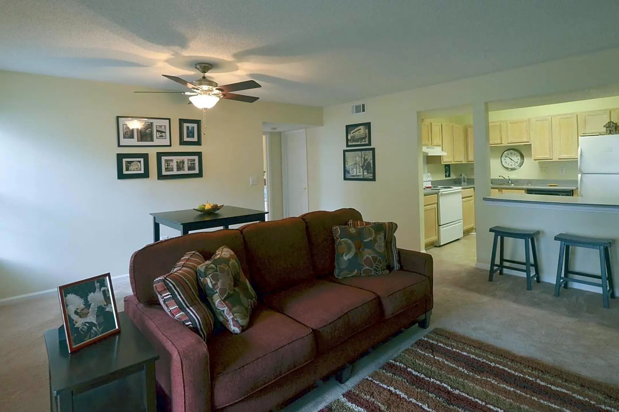 East Forest Park East Forest Park - Home Decor, Couch, Furniture