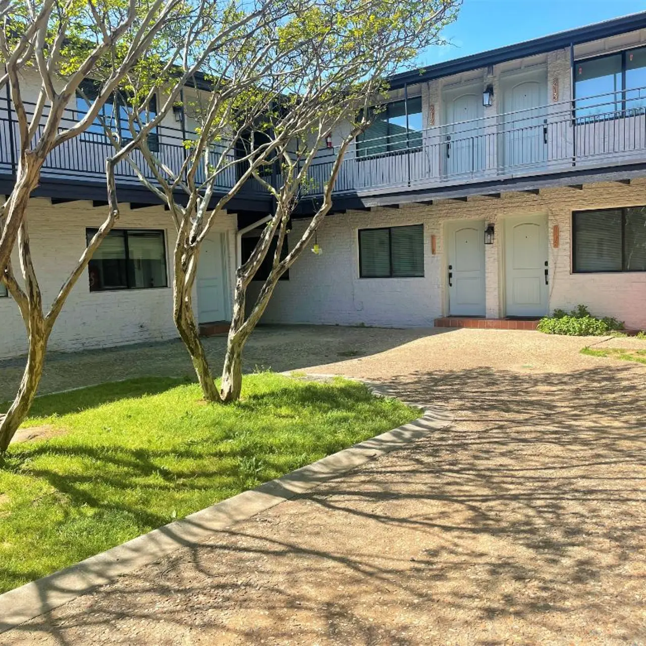 Pavilion at Bishop Ridge - Courtyard, Path, Grass