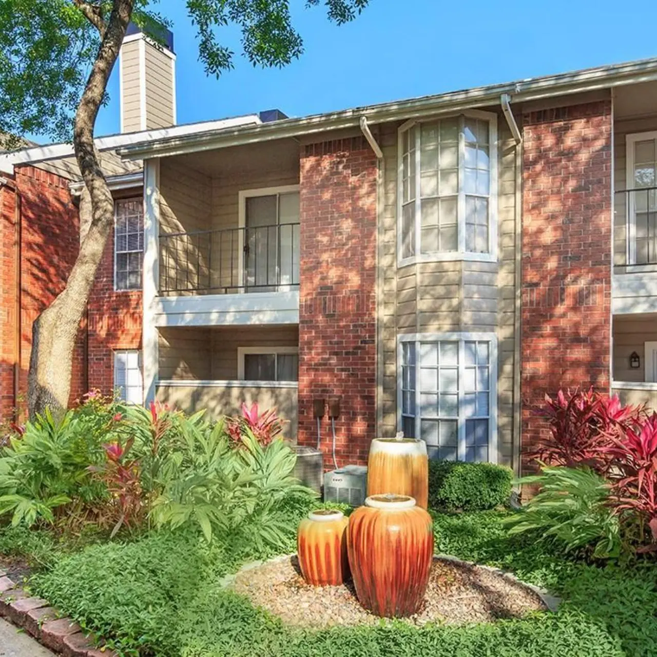 Beacon Hills Apartments - Yard