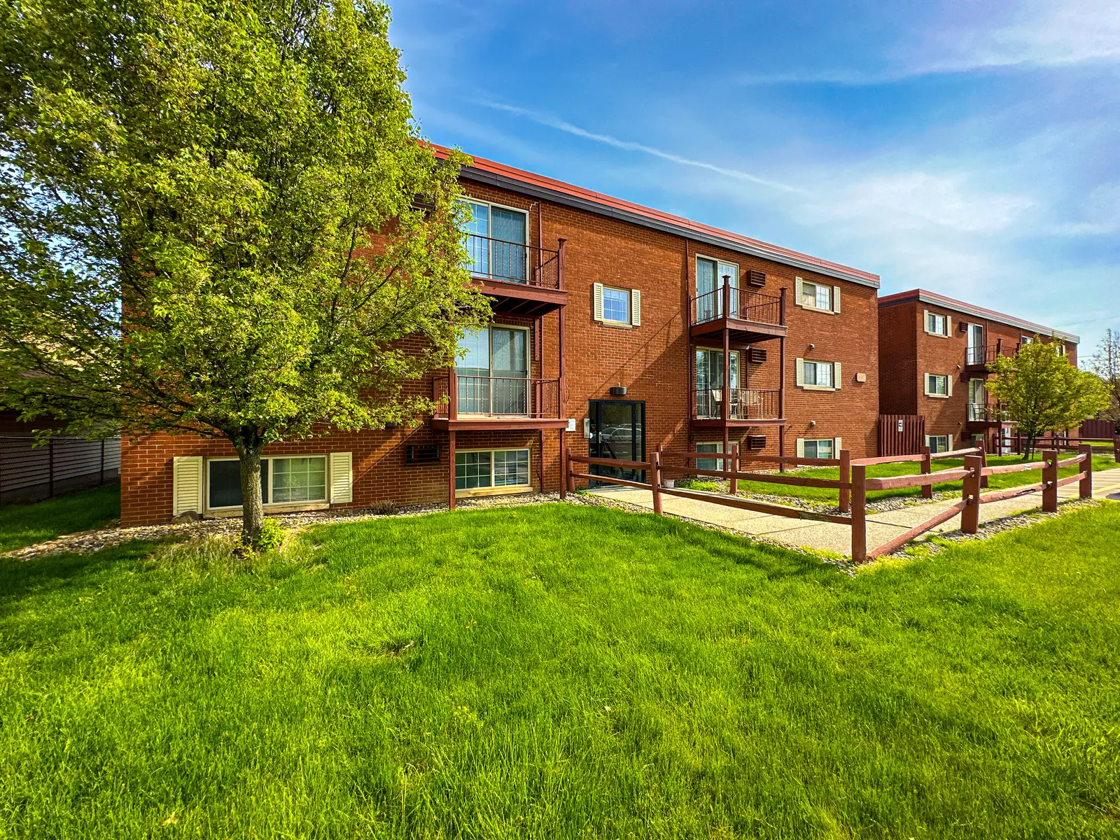 Pentamen Arms - Grass, City, Housing