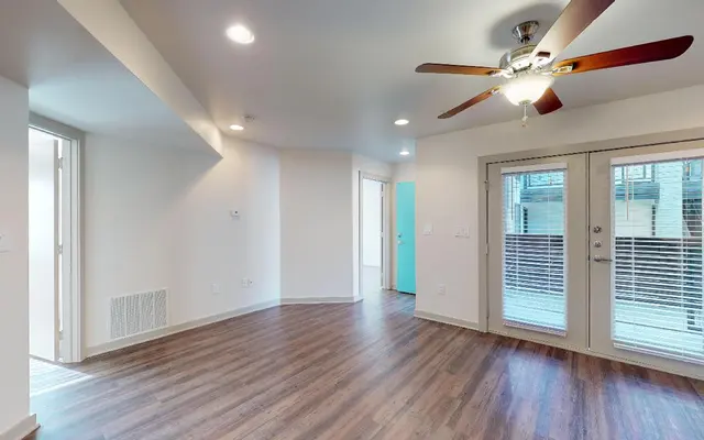 Apartments at M-Streets - Floor, Corner