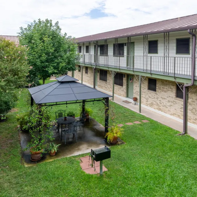 Shoal Creek North - Building, Hotel, Grass