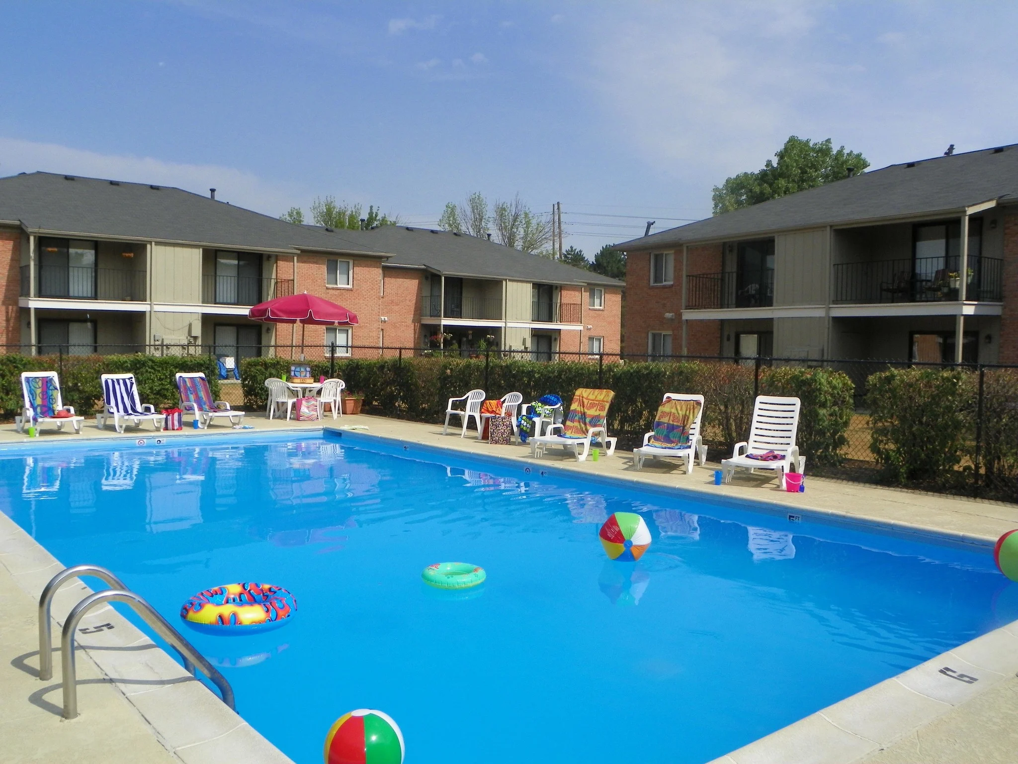 Ivy Knoll - Pool, Hotel