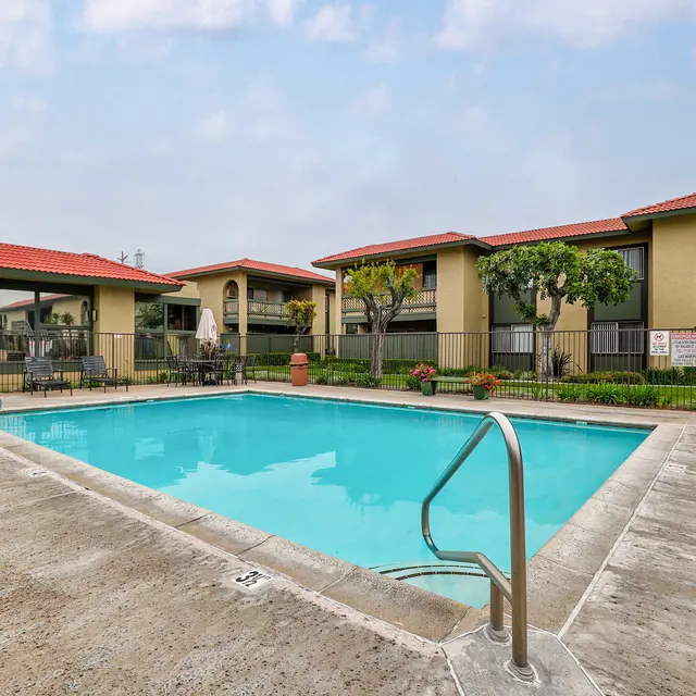 Las Mariposas Apartments - Hotel, Resort, Housing