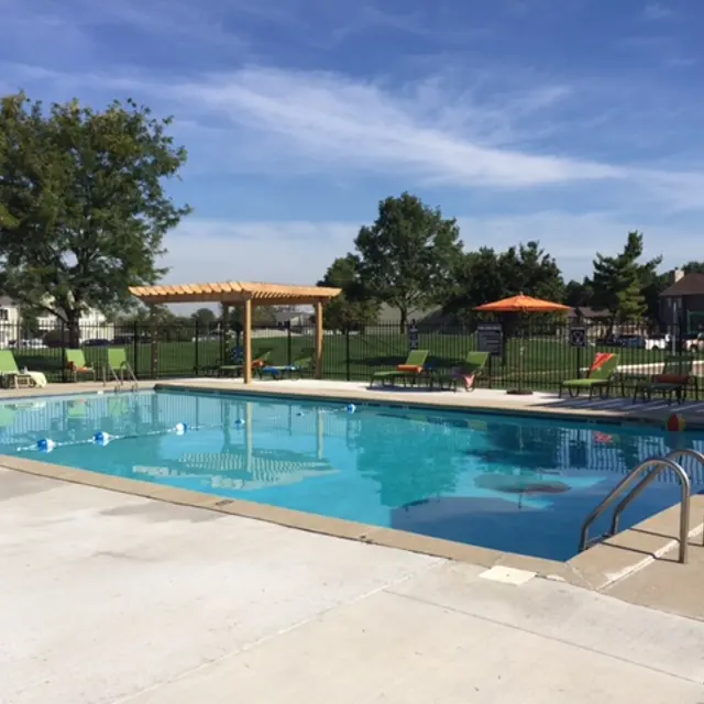 Woods of Castleton - Pool, Water, Building