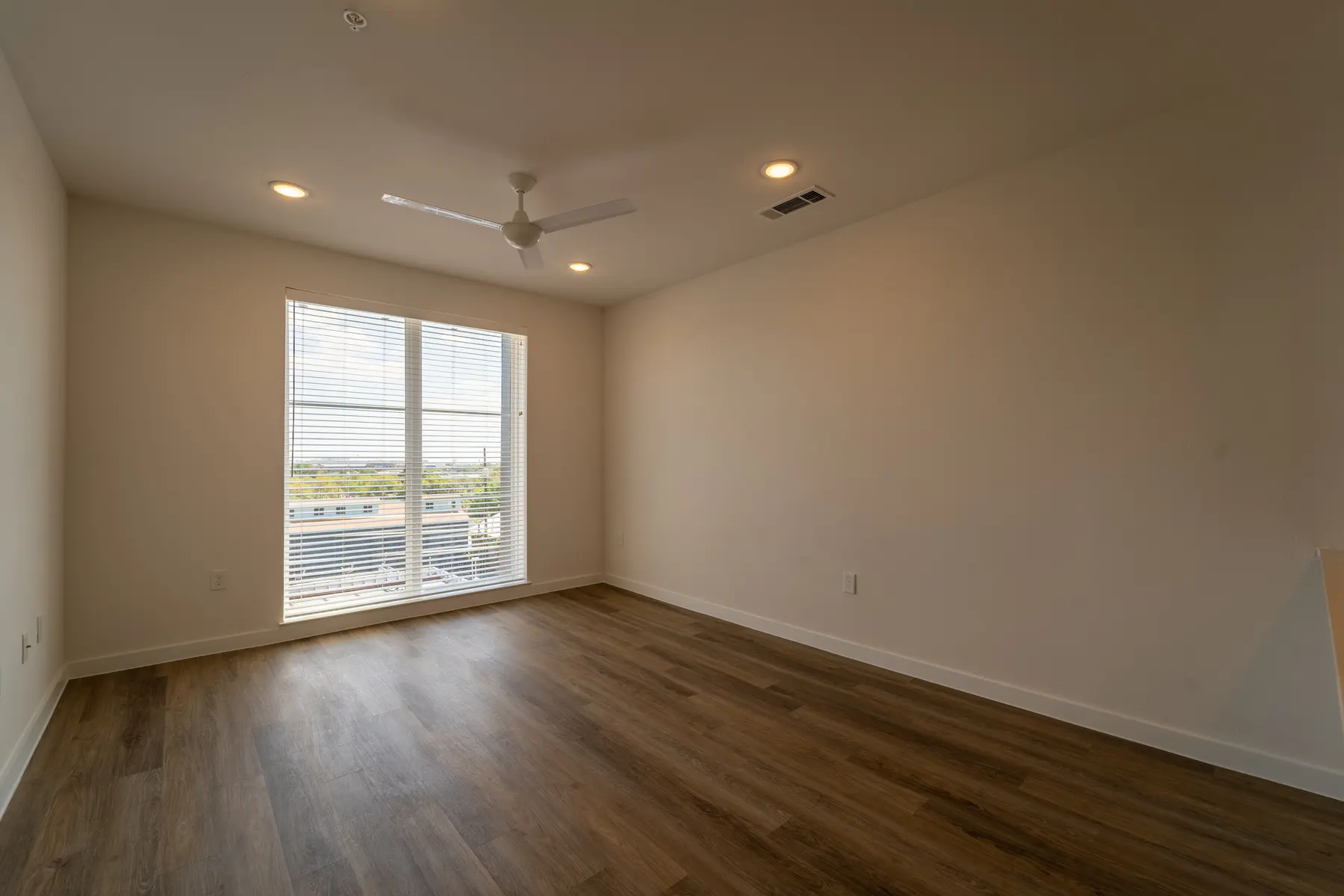 Ellis Highline - Floor, Flooring, Corner
